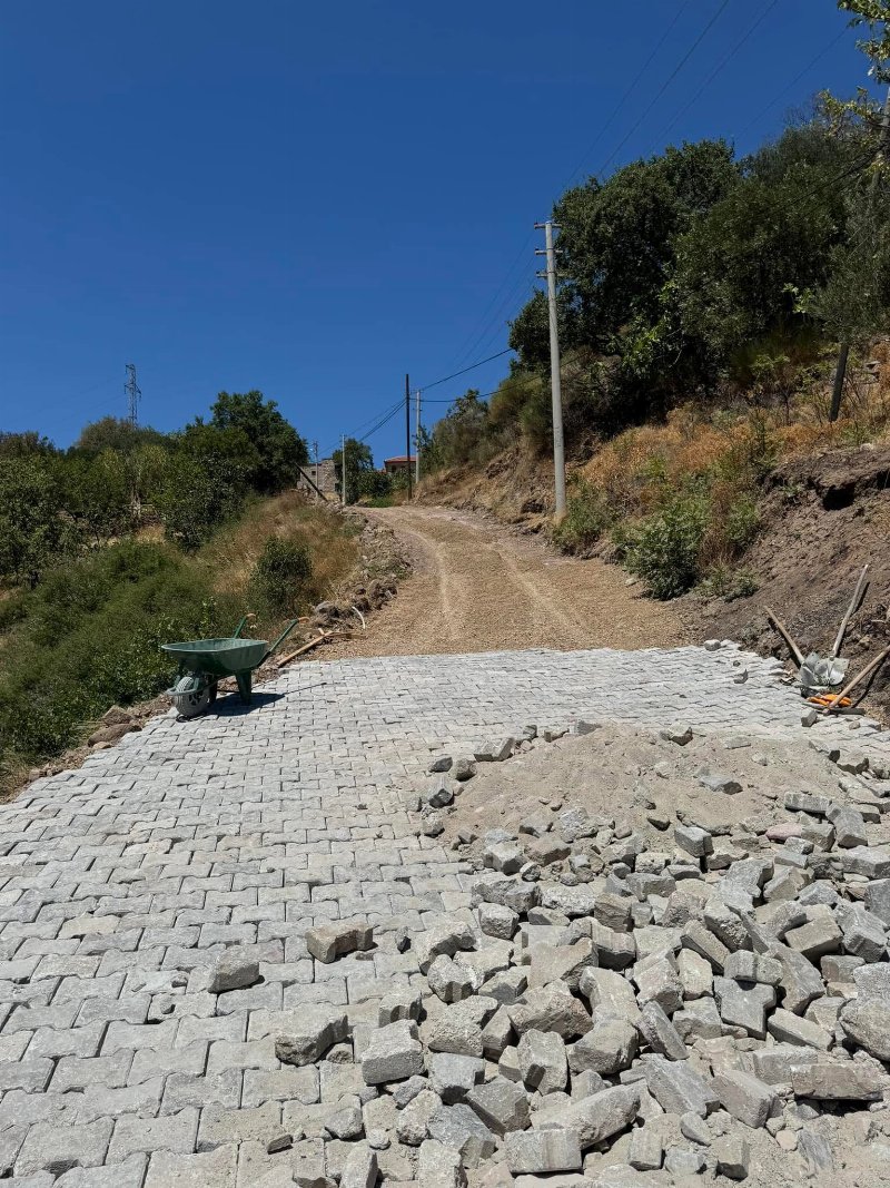 Eski yalı yolu açılması ve taş döşeme işi