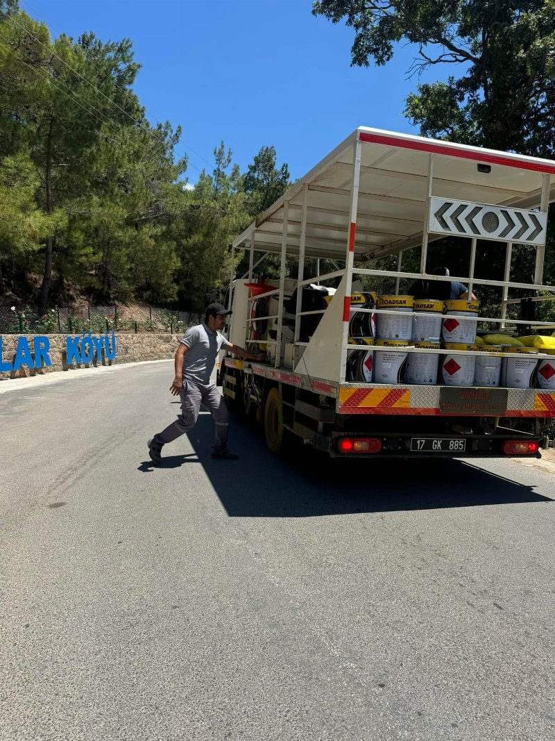 Köy yolumuzun boyanması